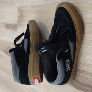 Vans half cab ultra cush pro, black and gray with gum rubber men's size 7.5